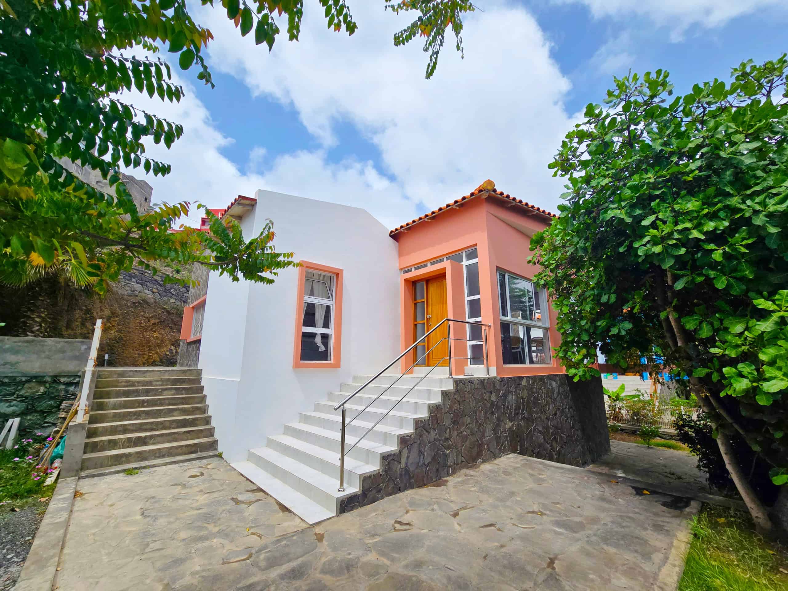 Sea-view two-bedroom villa… — 380 m² · €215 000 | CVREI