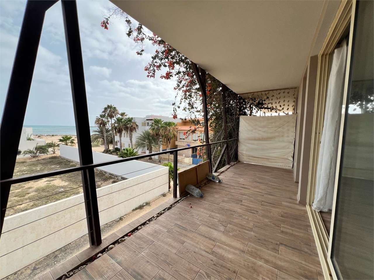 Bright apartment with sea… — 85 m² · €165 000 | CVREI